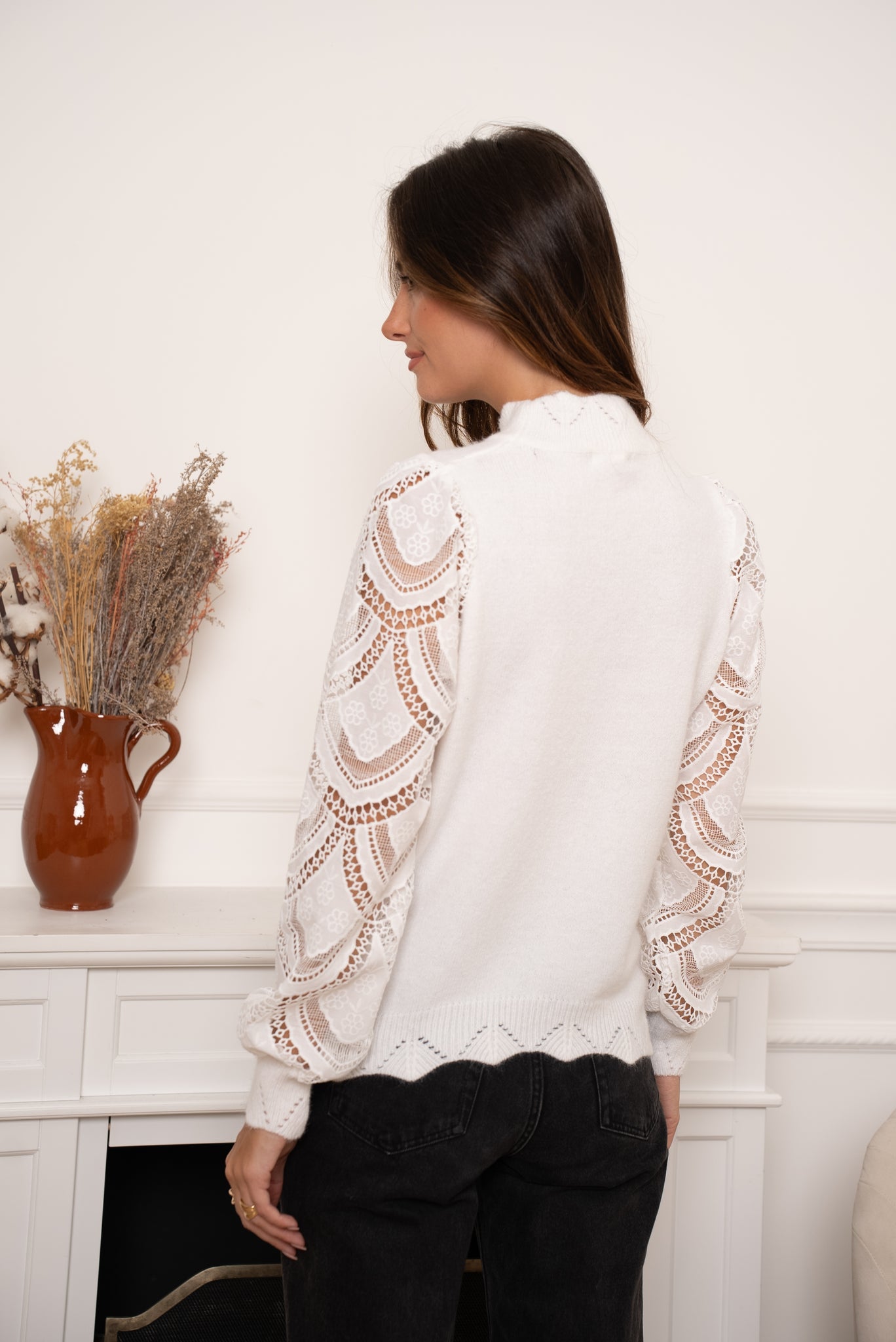 Jumper with lace sleeves