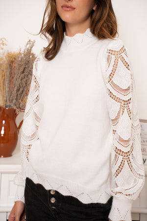 Jumper with lace sleeves